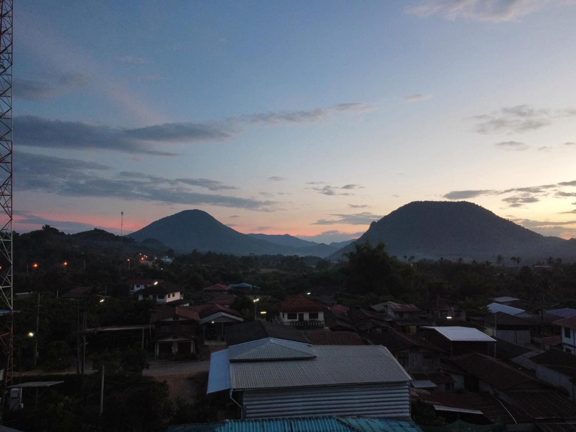Positive Energy Homestay And Guide In Chiangkhan Chiang Khan Bagian luar foto